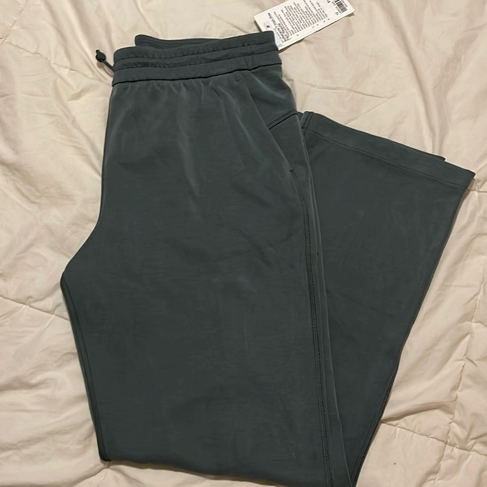 Lululemon soft stream pant NWT